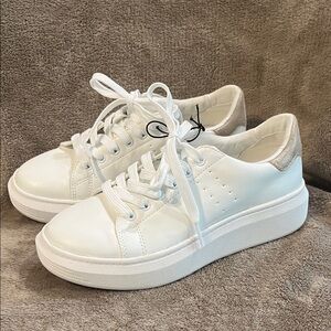 Time and Tru White Sneakers Women’s 6